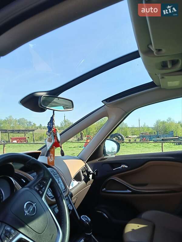 Мінівен Opel Zafira Tourer 2013 в Жовкві