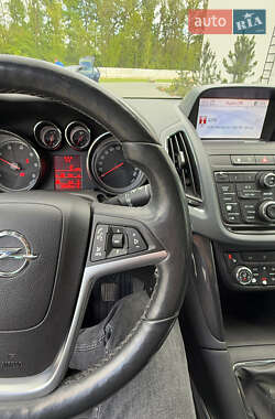 Минивэн Opel Zafira Tourer 2013 в 