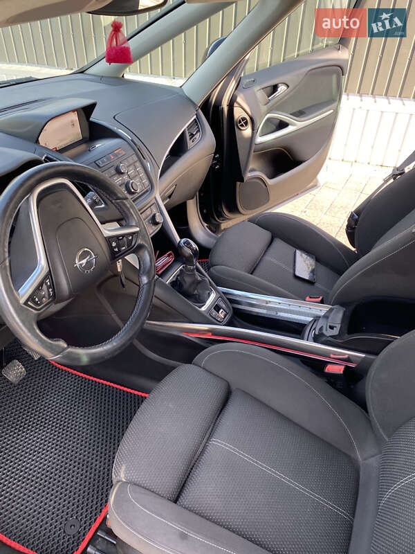 Минивэн Opel Zafira Tourer 2014 в Городенке