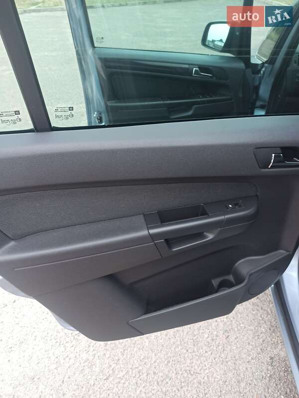 Минивэн Opel Zafira Tourer 2011 в Черкассах