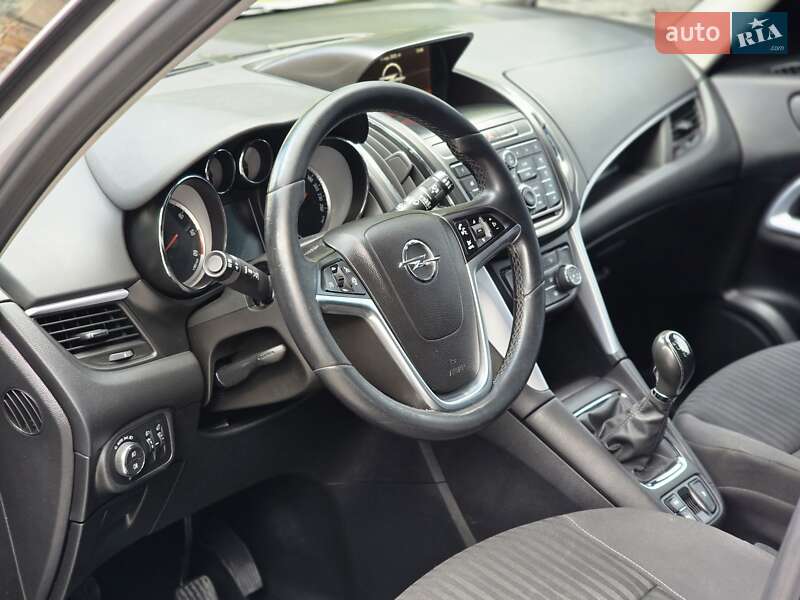 Минивэн Opel Zafira Tourer 2016 в Черновцах