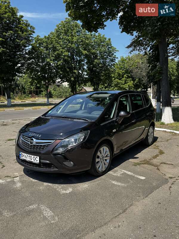 Opel Zafira Tourer 2012