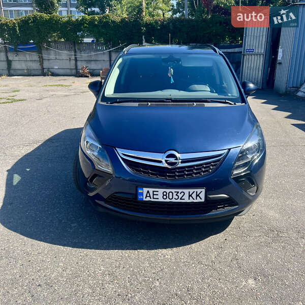 Минивэн Opel Zafira Tourer 2011 в 