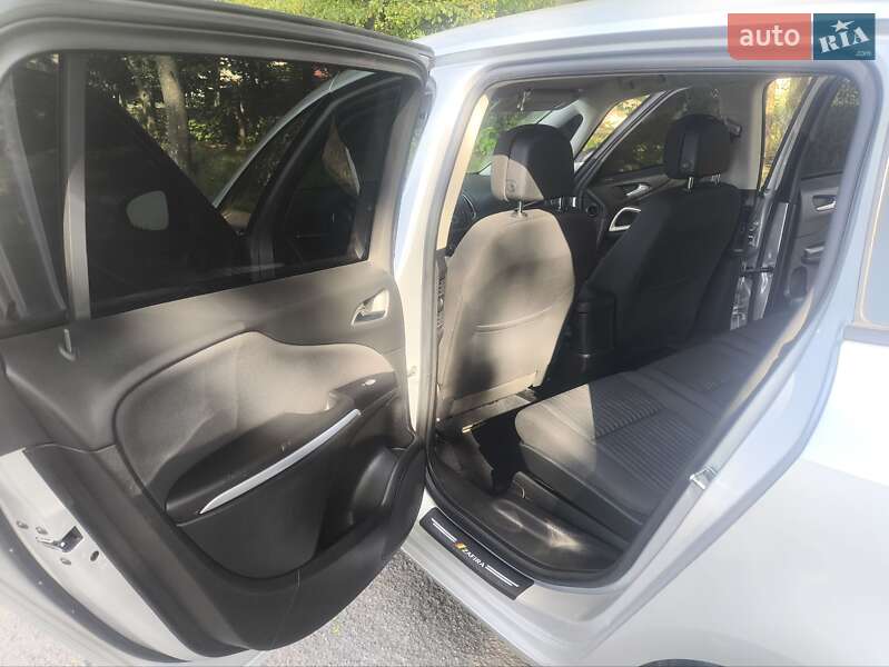 Минивэн Opel Zafira Tourer 2015 в Стрые