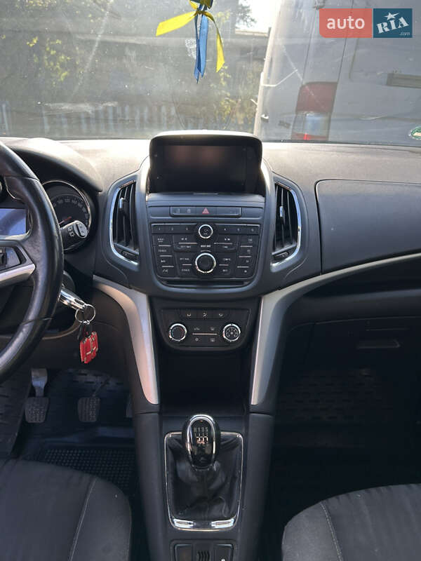 Минивэн Opel Zafira Tourer 2013 в Козине