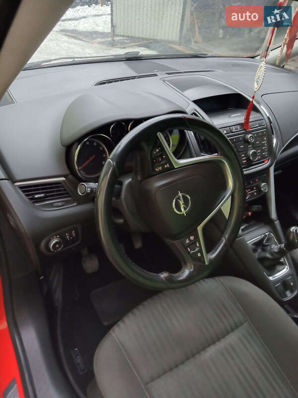 Мінівен Opel Zafira Tourer 2012 в Івано-Франківську