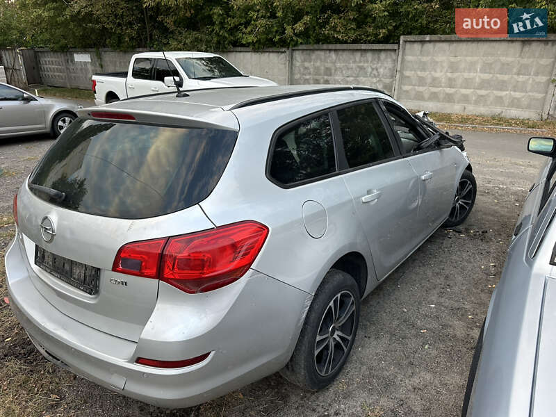 Минивэн Opel Zafira Tourer 2011 в Киеве