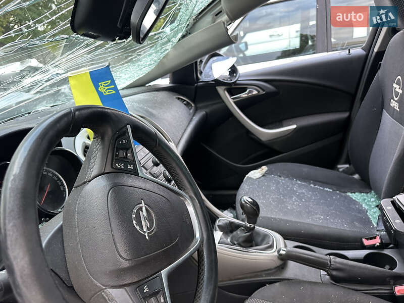 Минивэн Opel Zafira Tourer 2011 в Киеве