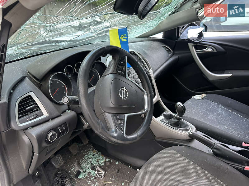 Минивэн Opel Zafira Tourer 2011 в Киеве