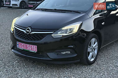 Минивэн Opel Zafira Tourer 2017 в 