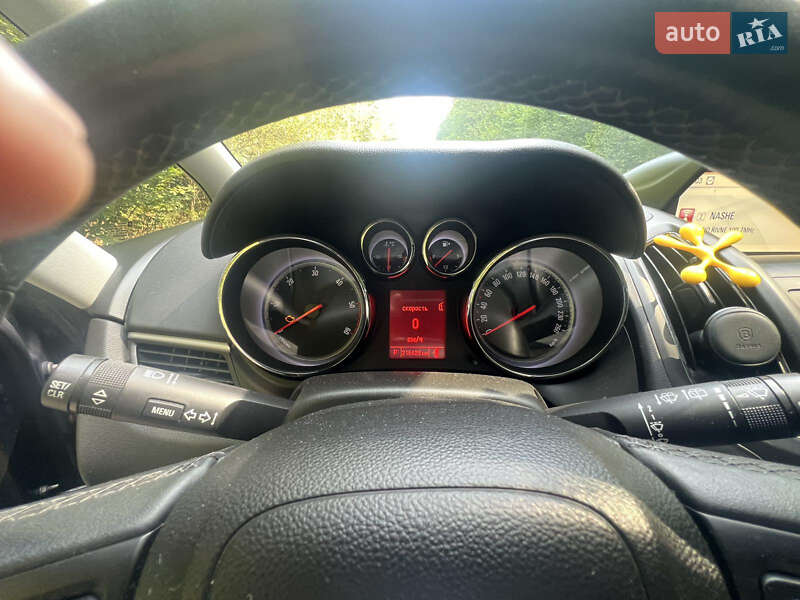 Минивэн Opel Zafira Tourer 2012 в Цумани