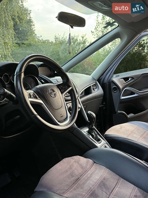 Минивэн Opel Zafira Tourer 2012 в Львове