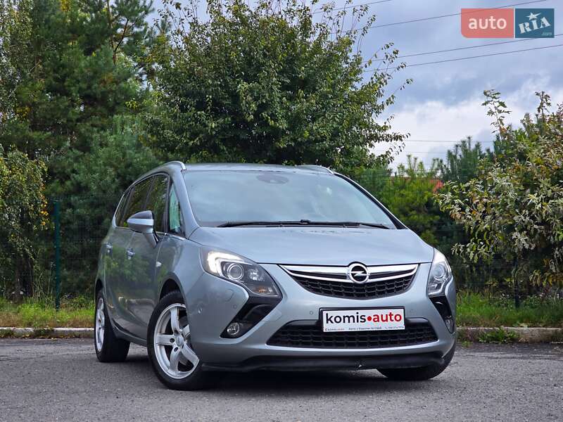Минивэн Opel Zafira Tourer 2015 в 