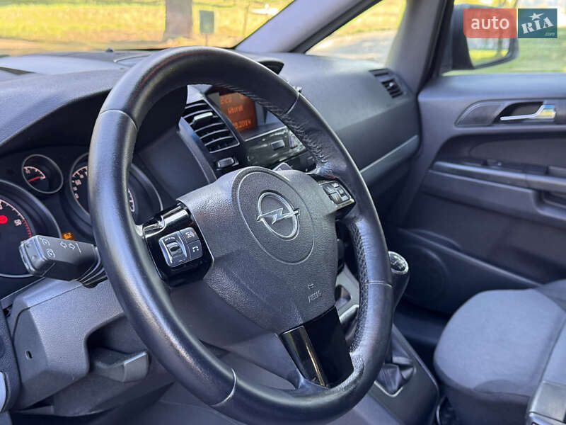 Минивэн Opel Zafira Tourer 2013 в Ровно