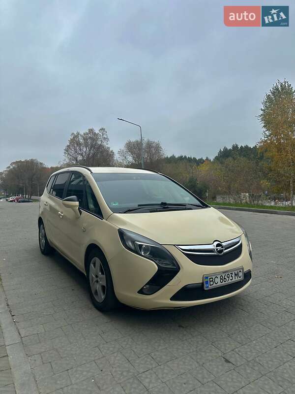Минивэн Opel Zafira Tourer 2012 в Новояворовске