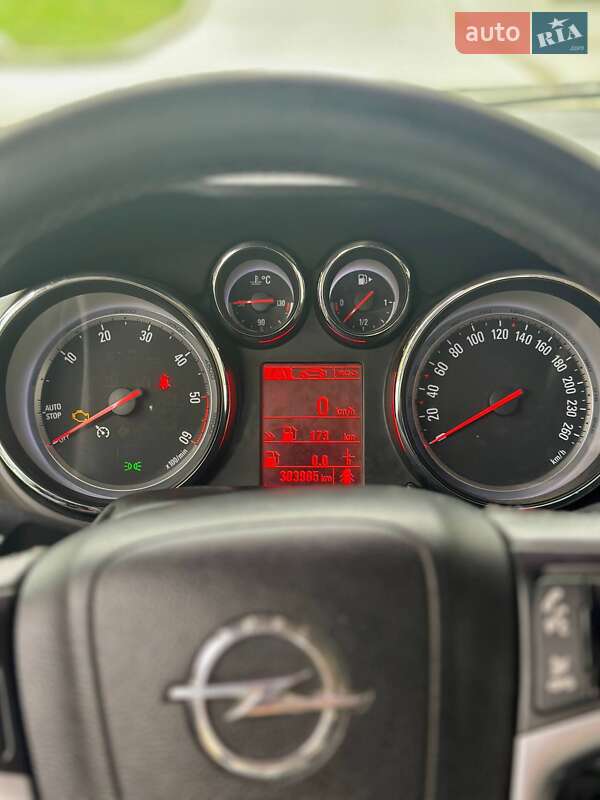 Минивэн Opel Zafira Tourer 2012 в Новояворовске