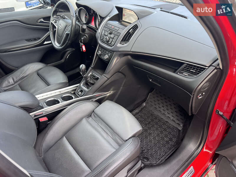Минивэн Opel Zafira Tourer 2012 в Нововолынске