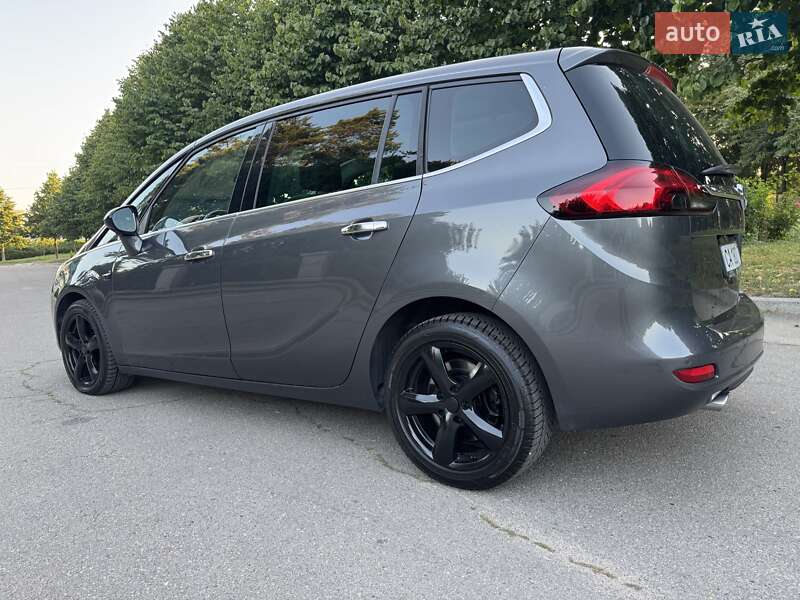 Минивэн Opel Zafira Tourer 2011 в Умани