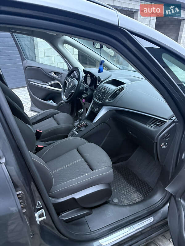 Минивэн Opel Zafira Tourer 2012 в Ровно