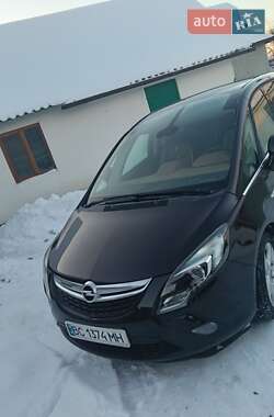 Минивэн Opel Zafira Tourer 2013 в Жовкве