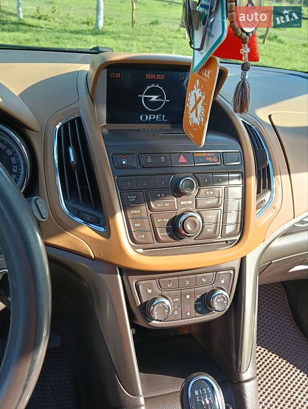 Минивэн Opel Zafira Tourer 2013 в Жовкве