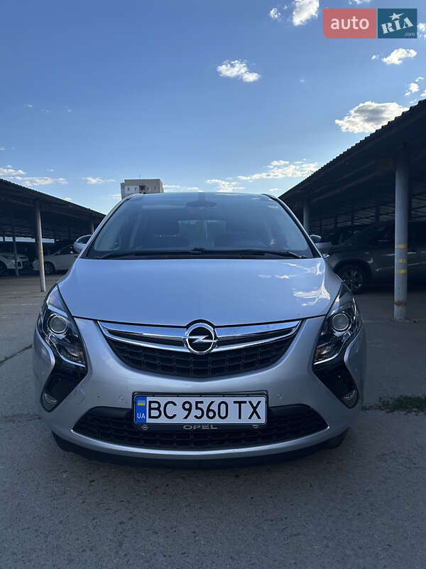 Opel Zafira Tourer 2012