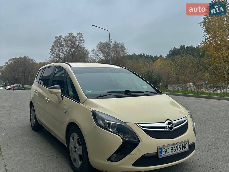 Минивэн Opel Zafira Tourer 2012 в Новояворовске