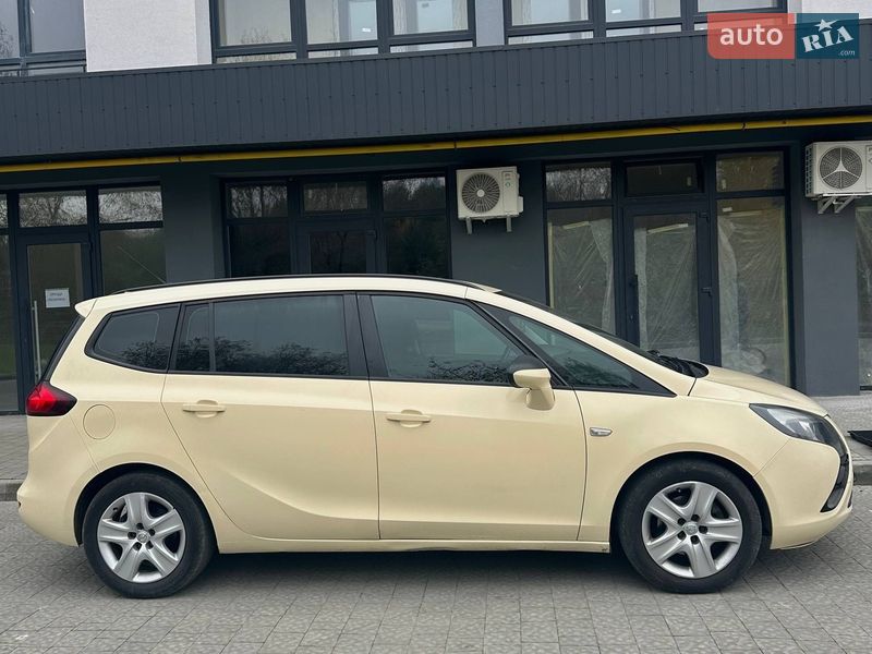 Минивэн Opel Zafira Tourer 2012 в Новояворовске