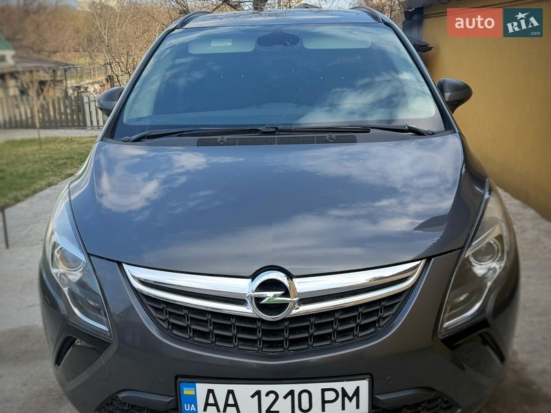 Opel Zafira Tourer 2012