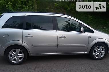 Универсал Opel Zafira 2011 в Ровно