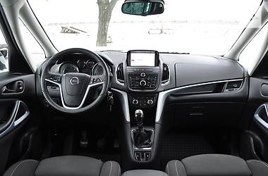 Универсал Opel Zafira 2012 в Ровно