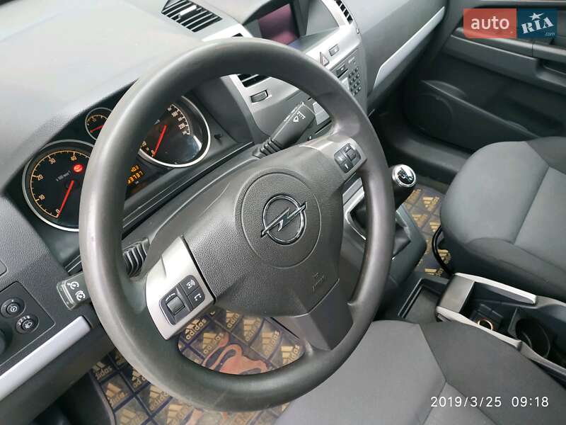 Минивэн Opel Zafira 2008 в Староконстантинове
