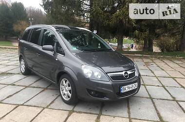 Универсал Opel Zafira 2011 в Ровно