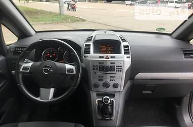 Универсал Opel Zafira 2011 в Ровно