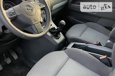 Грузопассажирский фургон Opel Zafira 2007 в Луцке