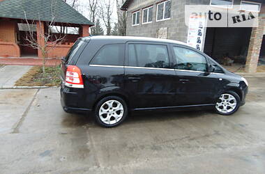 Універсал Opel Zafira 2010 в 