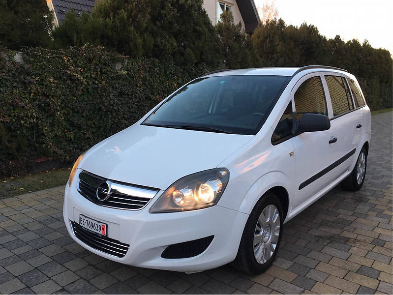 Opel zafira 2010 года