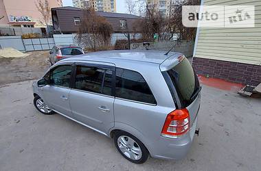 Мінівен Opel Zafira 2011 в Києві