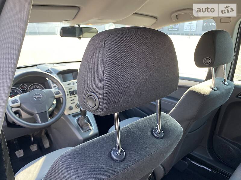 Мінівен Opel Zafira 2008 в Рівному