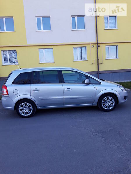 Мінівен Opel Zafira 2010 в Звягелі