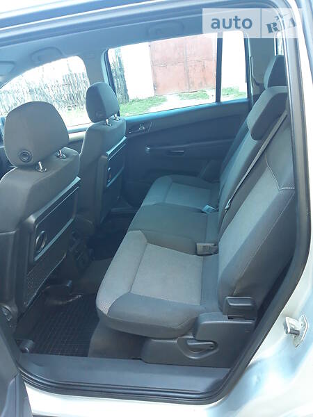 Мінівен Opel Zafira 2010 в Звягелі