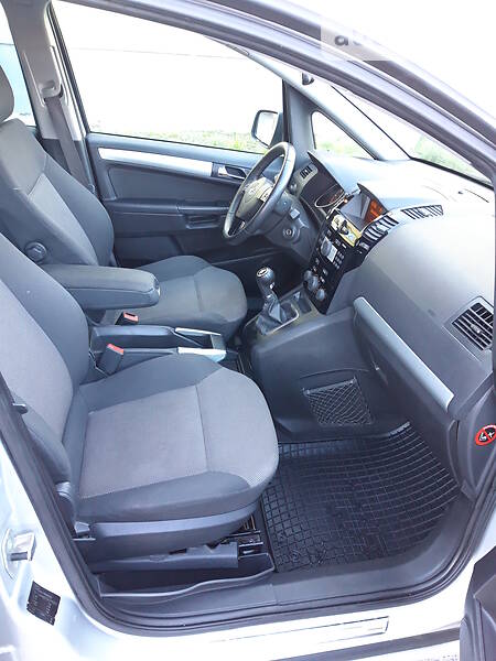 Мінівен Opel Zafira 2010 в Звягелі