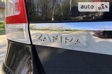 Мінівен Opel Zafira 2010 в 