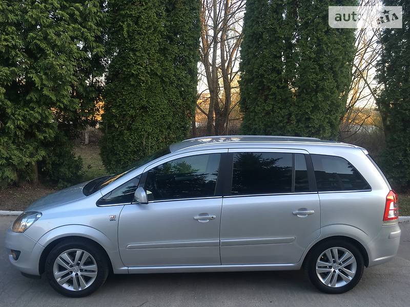 Минивэн Opel Zafira 2009 в Ровно