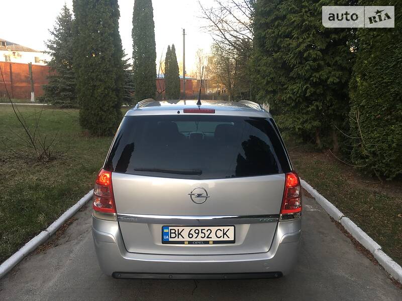 Минивэн Opel Zafira 2009 в Ровно