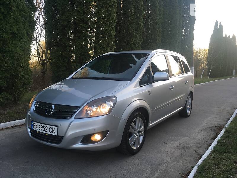 Минивэн Opel Zafira 2009 в Ровно