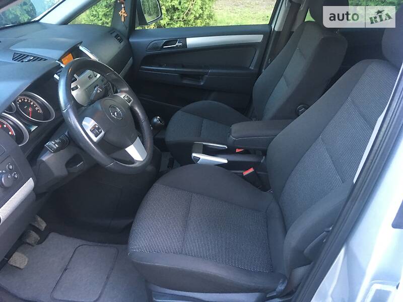 Минивэн Opel Zafira 2009 в Ровно