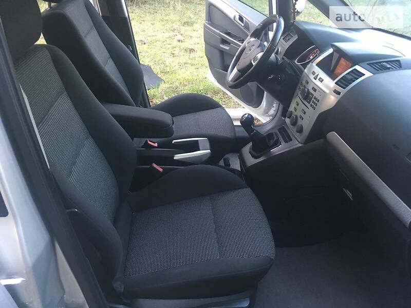 Минивэн Opel Zafira 2009 в Ровно
