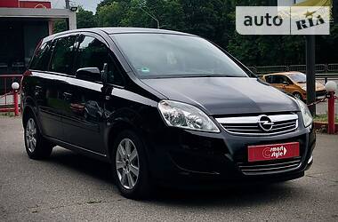 Минивэн Opel Zafira 2009 в Киеве