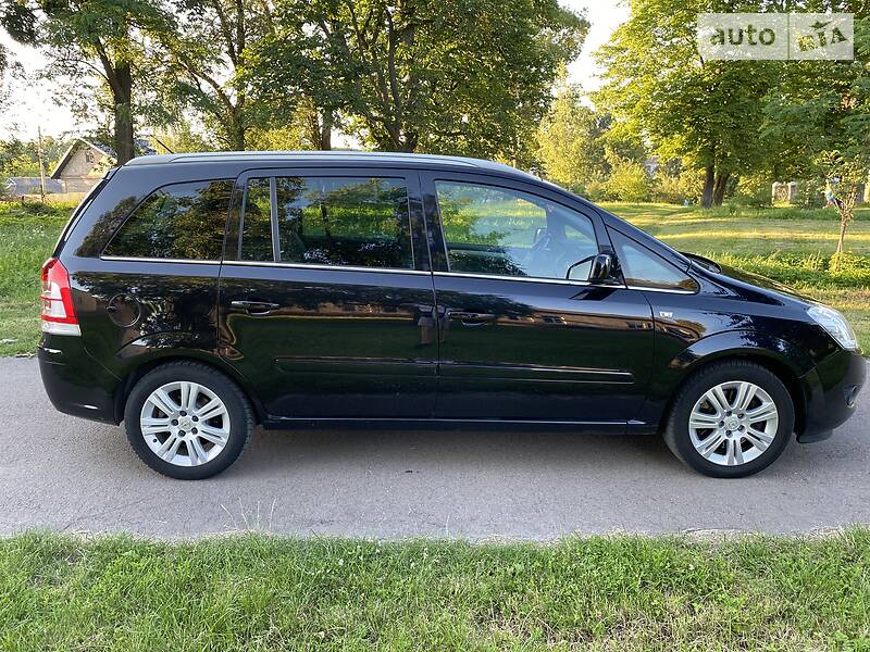 Мінівен Opel Zafira 2010 в Луцьку